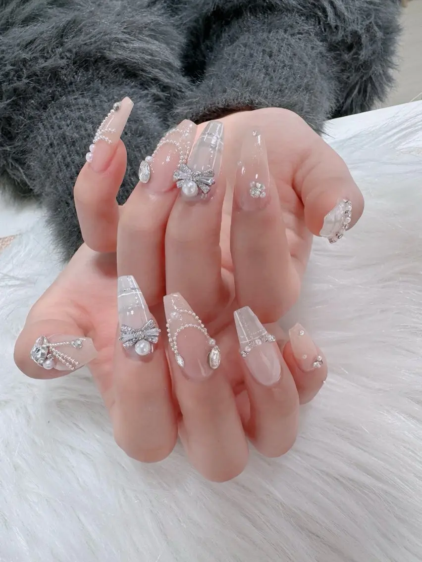 ネイル フレンチネイル ジェルネイル ガラスフレンチ ハロウィン ハート H.baby Nail Salonのネイルデザイン