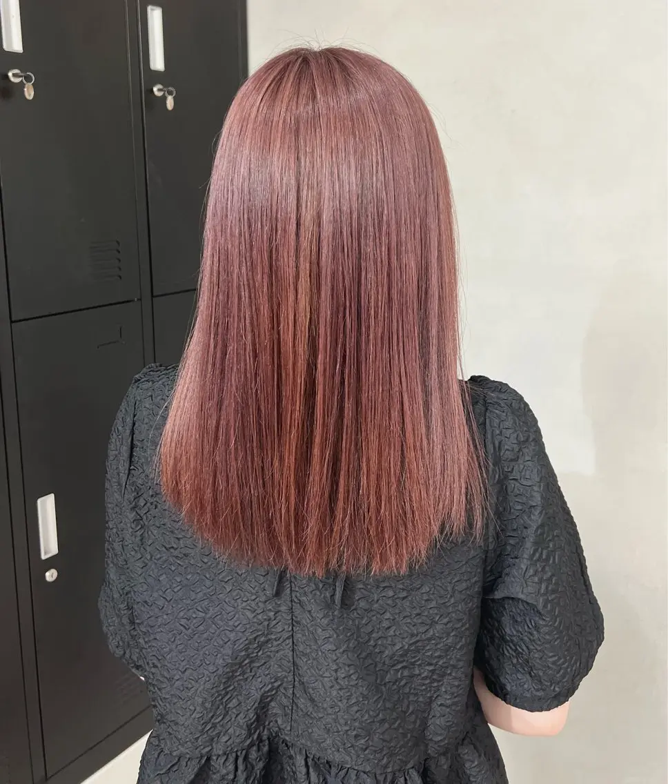 ロング カラー ブリーチ ピンクカラー 小森聖奈 韓国風レイヤーカットのヘアスタイル