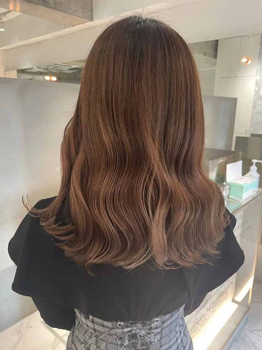 セミロング カラー ベージュカラー ブリーチ ブラウンカラー ブラウンベージュ ダブルカラー ヘアカラー トリートメント ヘッドスパ ヘアセット 艶くすみカラー /縮毛/川添桃花のヘアスタイル