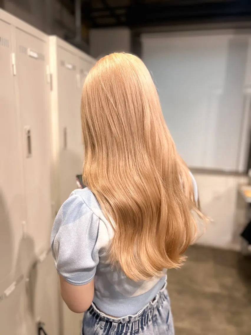 ロング カラー ブリーチ ブロンド ケアブリーチ ハイトーンカラー 【縮毛矯正ブリーチ】 MANATO🌈のヘアスタイル