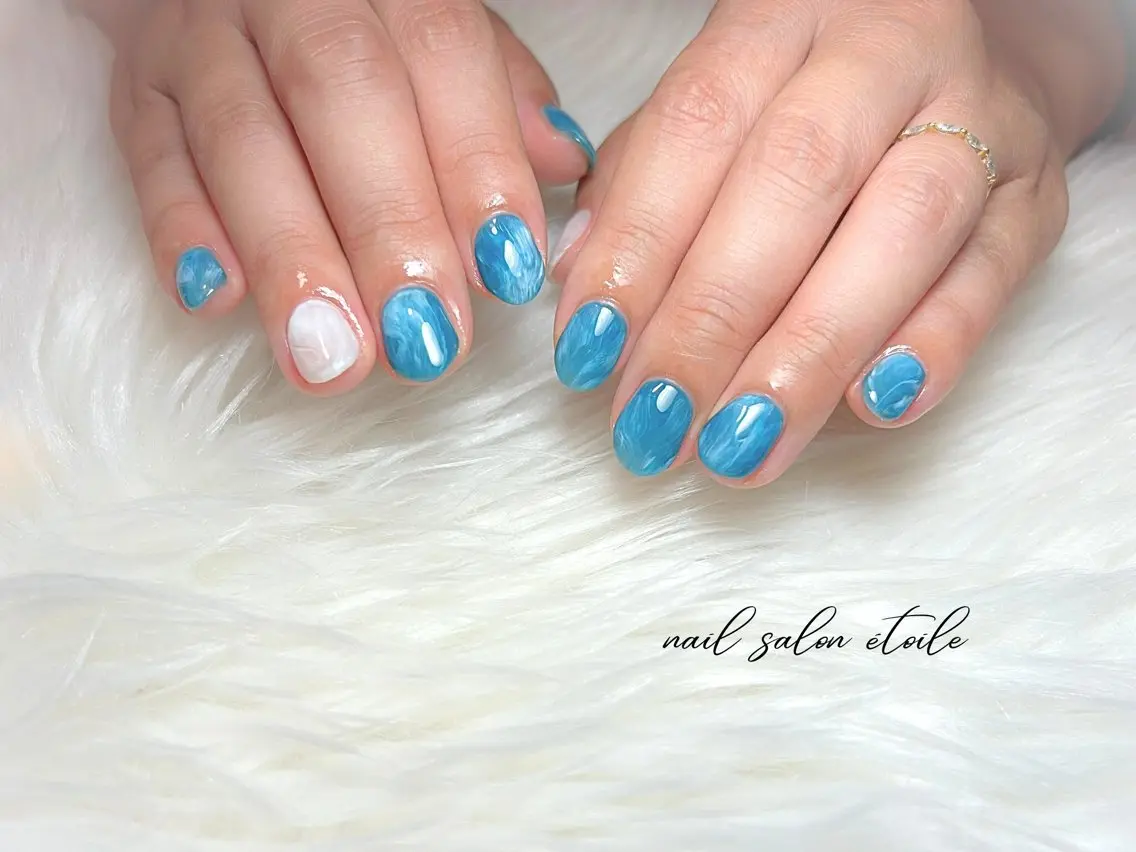 ネイル ブルー ニュアンスネイル ホワイト ハンドネイル nail salon étoileのネイルデザイン