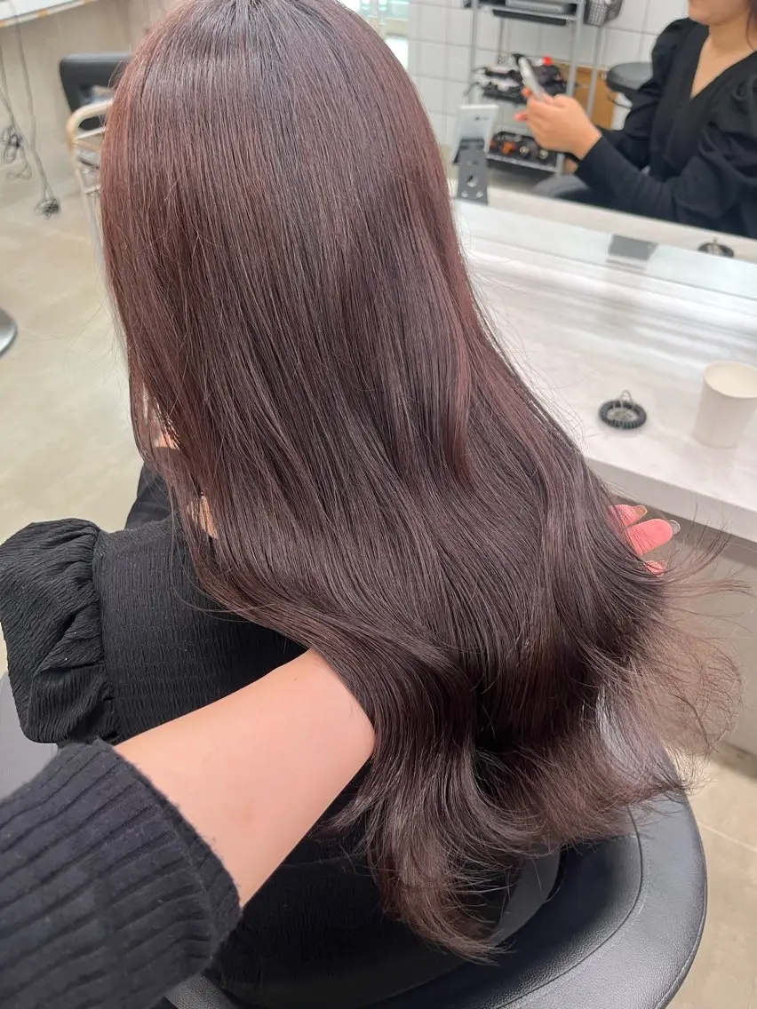 ロング 寒色/ベージュヘア ブリーチありMiOのヘアスタイル