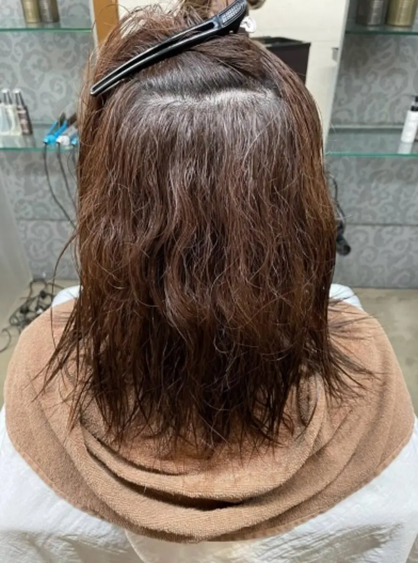 セミロング 縮毛矯正 qpulaあいみ 透明感カラーのヘアスタイル