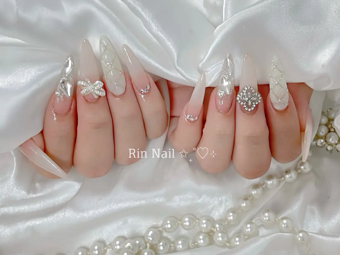 ネイル オーロラネイル チークネイル 桜ネイル クリアネイル ドット ハンドネイル Rin Nail 新大久保店のネイルデザイン