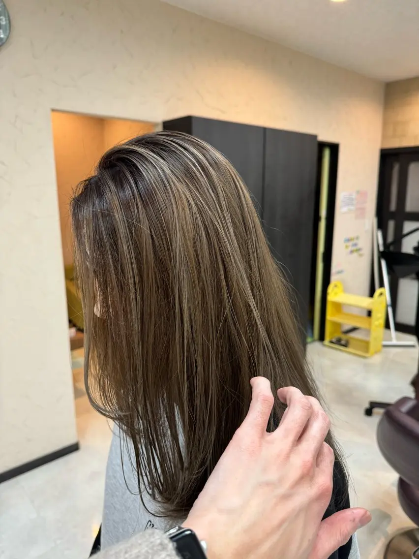ロング カラー レイヤーカット 三浦 聖泉のヘアスタイル