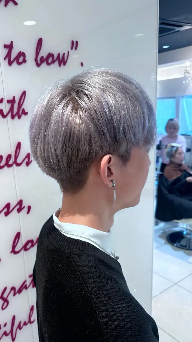カラー メンズ メンズブリーチ ブリーチ ダブルカラー シルバー ホワイトシルバー 半田 陽菜のヘアスタイル