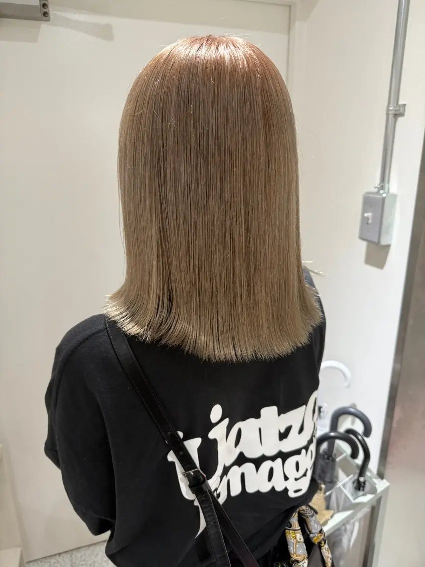 ミディアム カット ヘアカラー トリートメント SHIORI/ ベージュカラー/ボブのヘアスタイル