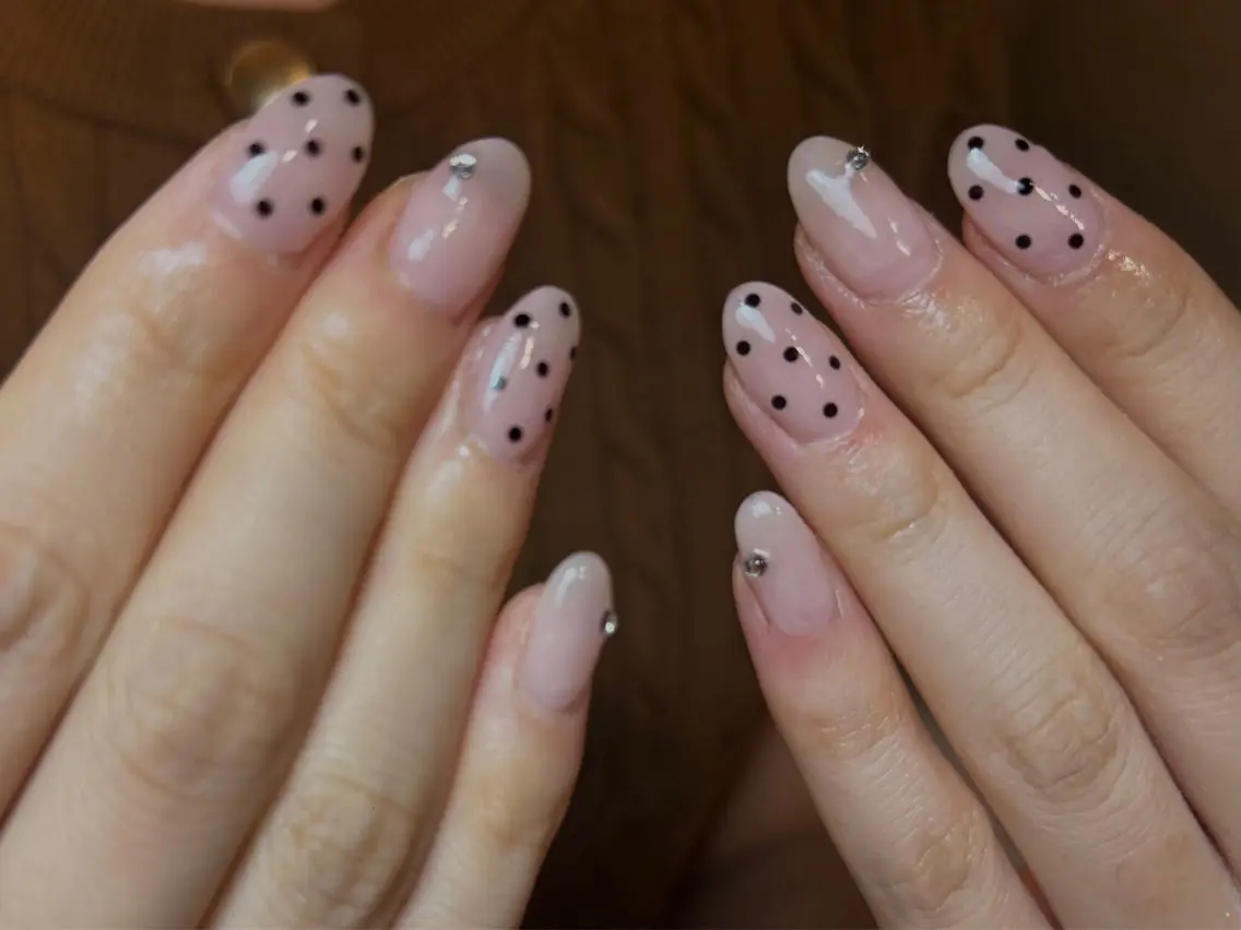 ネイル ドット キラキラネイル ピンク ピンクベージュ ハンドネイル D.d nail Rina✨のネイルデザイン