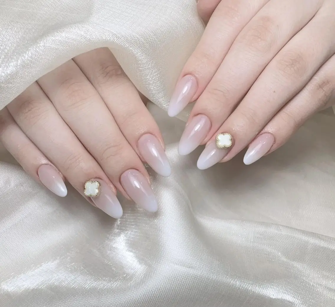 🍬チップ長さ出し💗カラーグラ+ビジュースートン2個の写真
