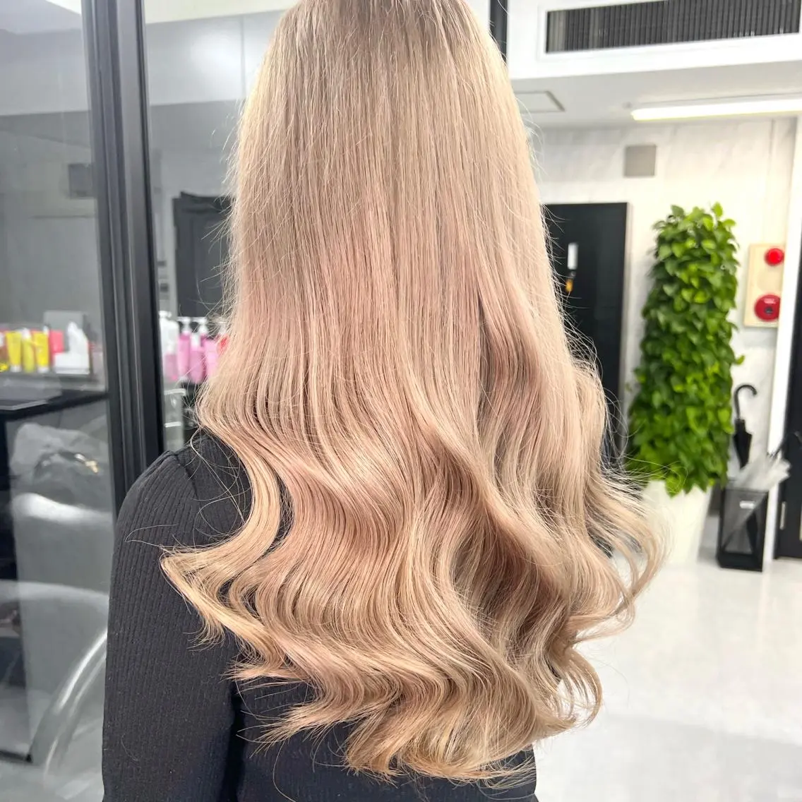 ロング カラー シールエクステ ハイトーンカラー エクステ ヘアカラー シールエクステ特化 ハイトーン、NANAのヘアスタイル