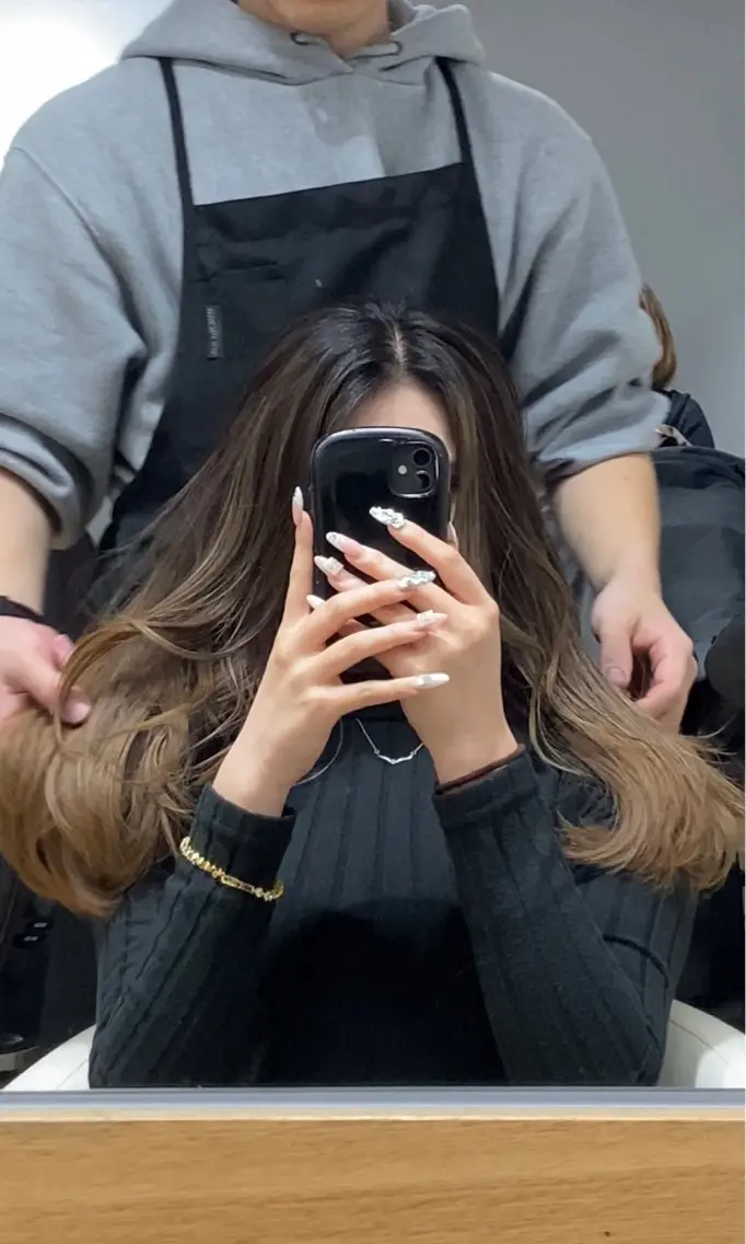 ロング カラー バレイヤージュ ベージュカラー ブラウンカラー ブラウンベージュ 外国人風カラー カット ヘアカラー Kensho 京都駅 ケアブリーチのヘアスタイル
