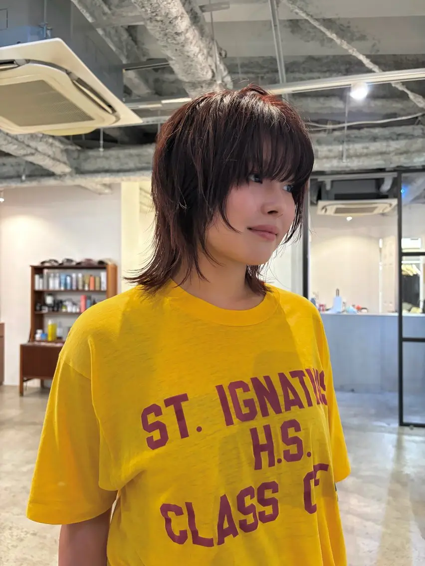 ミディアム カラー レッドカラー 顔周りカット シャギー ウルフカット カット ヘアカラー yu maのヘアスタイル
