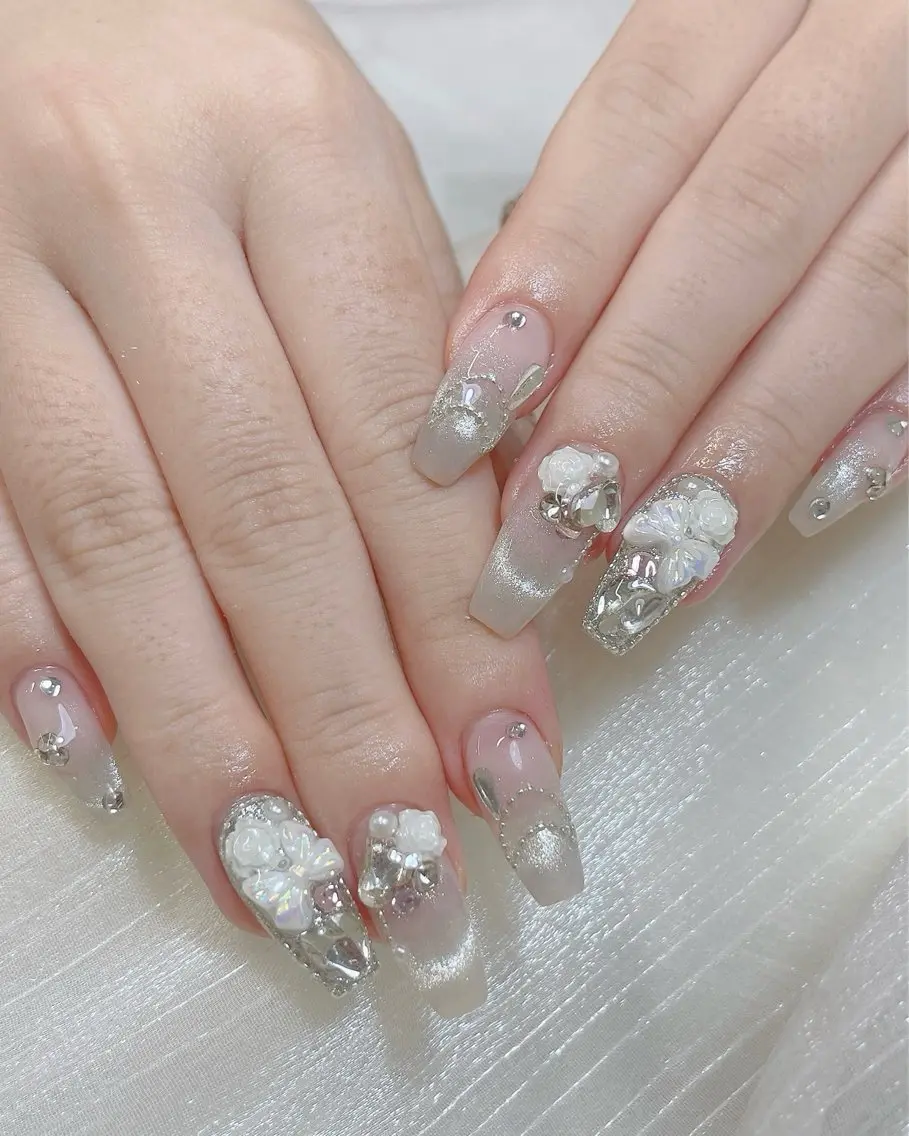 ネイル チークネイル ドット フレンチネイル キラキラネイル 韓国ネイル ハンドネイル Speraネイル 大宮店🎀のネイルデザイン
