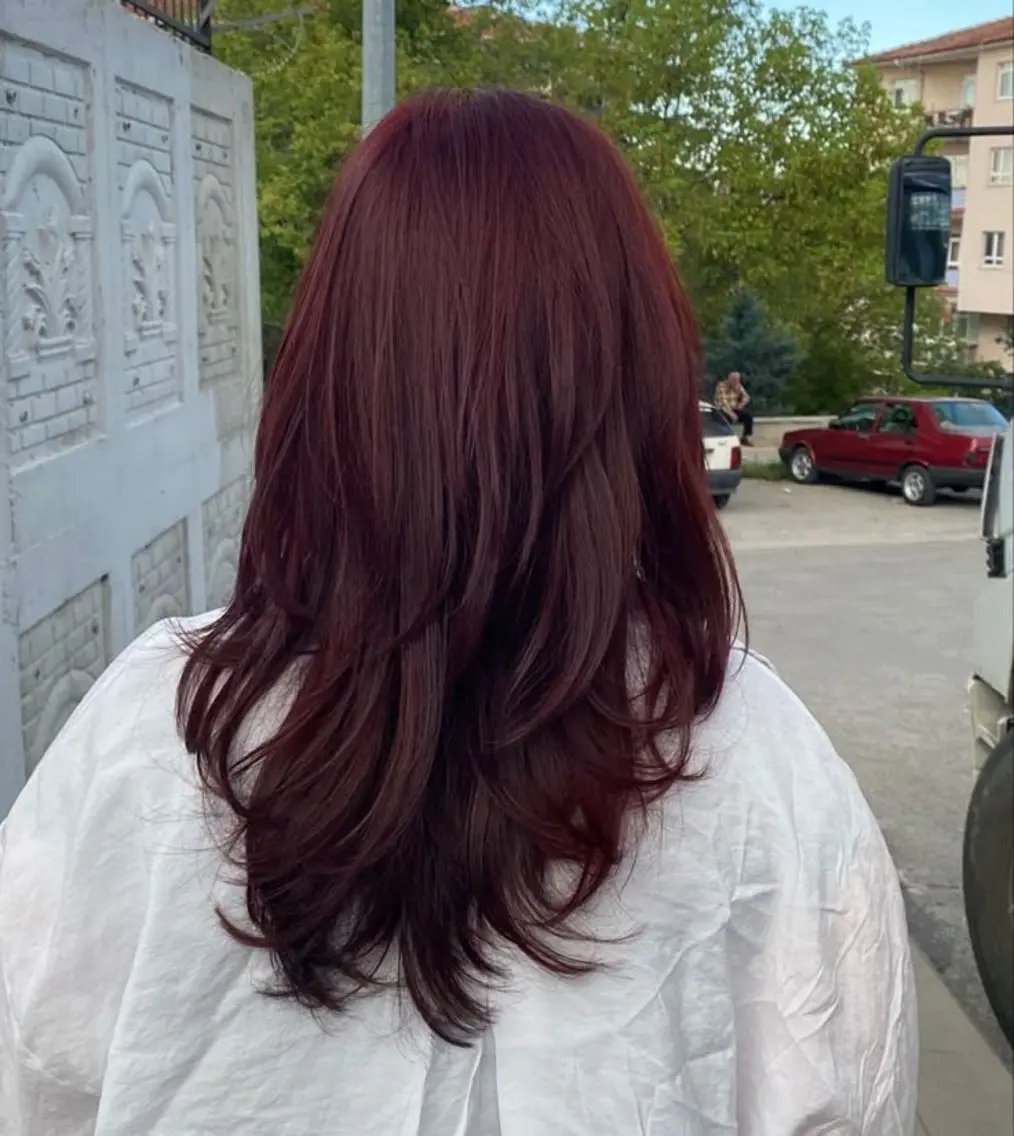 ミディアム カラー レイヤーカット defi ゆいのヘアスタイル