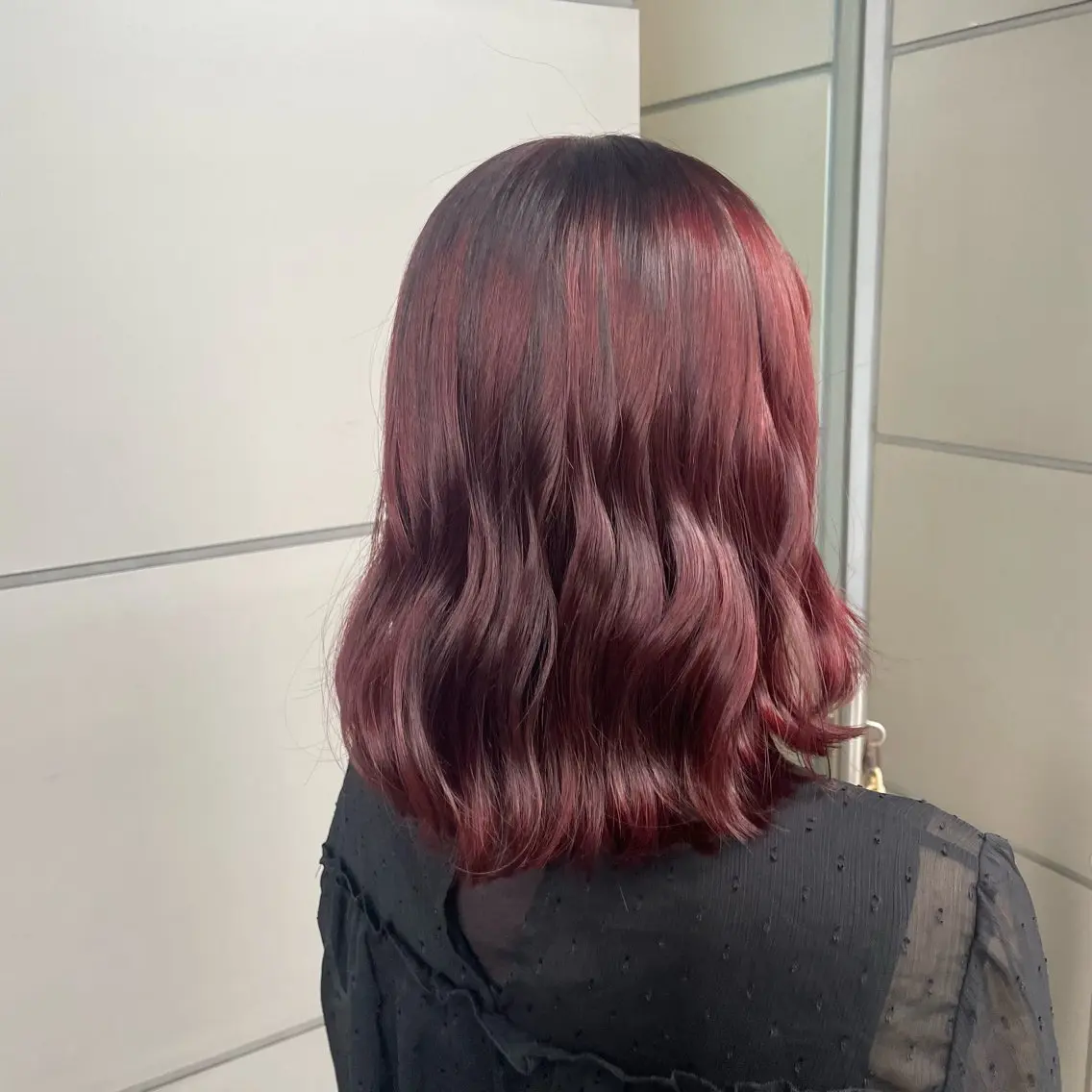 ミディアム カラー 佐藤 幸菜のヘアスタイル