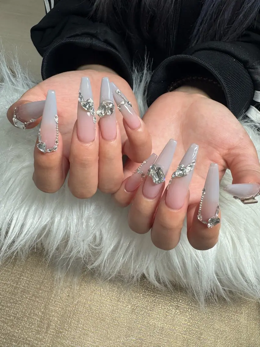 ネイル オーロラネイル フレンチネイル ジェルネイル ハロウィン キラキラネイル ハンドネイル H.baby Nail Salonのネイルデザイン