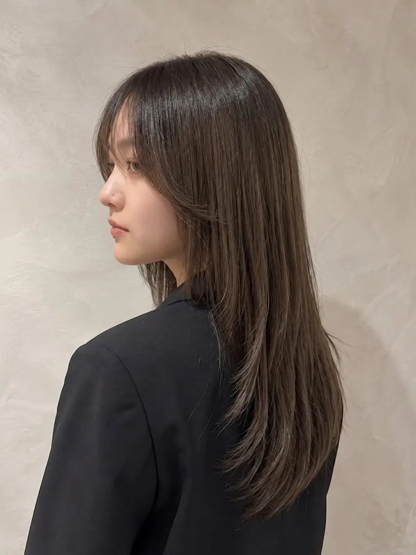ロング アッシュ くびれヘア 顔まわりレイヤー 顔周りカット 髪質改善 カット ヘアカラー トリートメント 新宿🦝レイヤー/ 艶髪カラー/夏鈴🦝のヘアスタイル