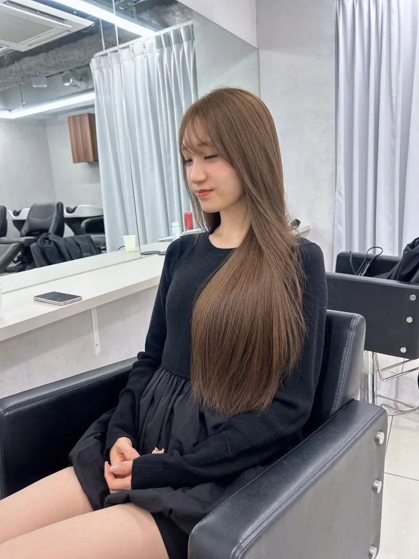 セミロング カラー ヘアアレンジ ベージュカラー ブリーチ グレージュ ブリーチなしカラー オリーブベージュ 【代表】 たき〜のヘアスタイル