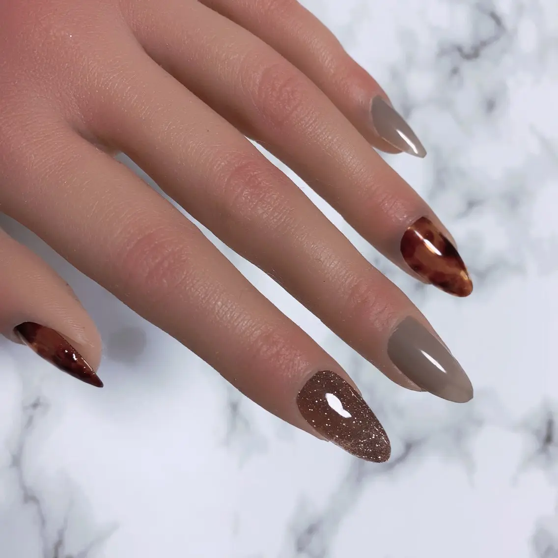 ネイル べっ甲ネイル フラッシュネイル Verita nailのネイルデザイン