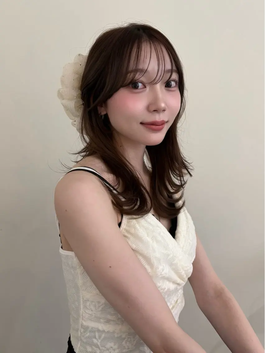 ミディアム カラー 透明感カラー アオイのヘアスタイル