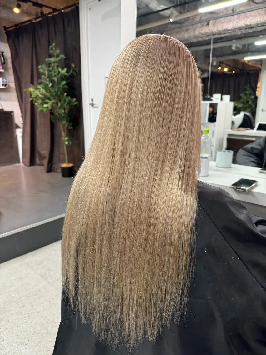 ロング カラー ハイトーン&髪質改善 &韓国エクステ🤎のヘアスタイル