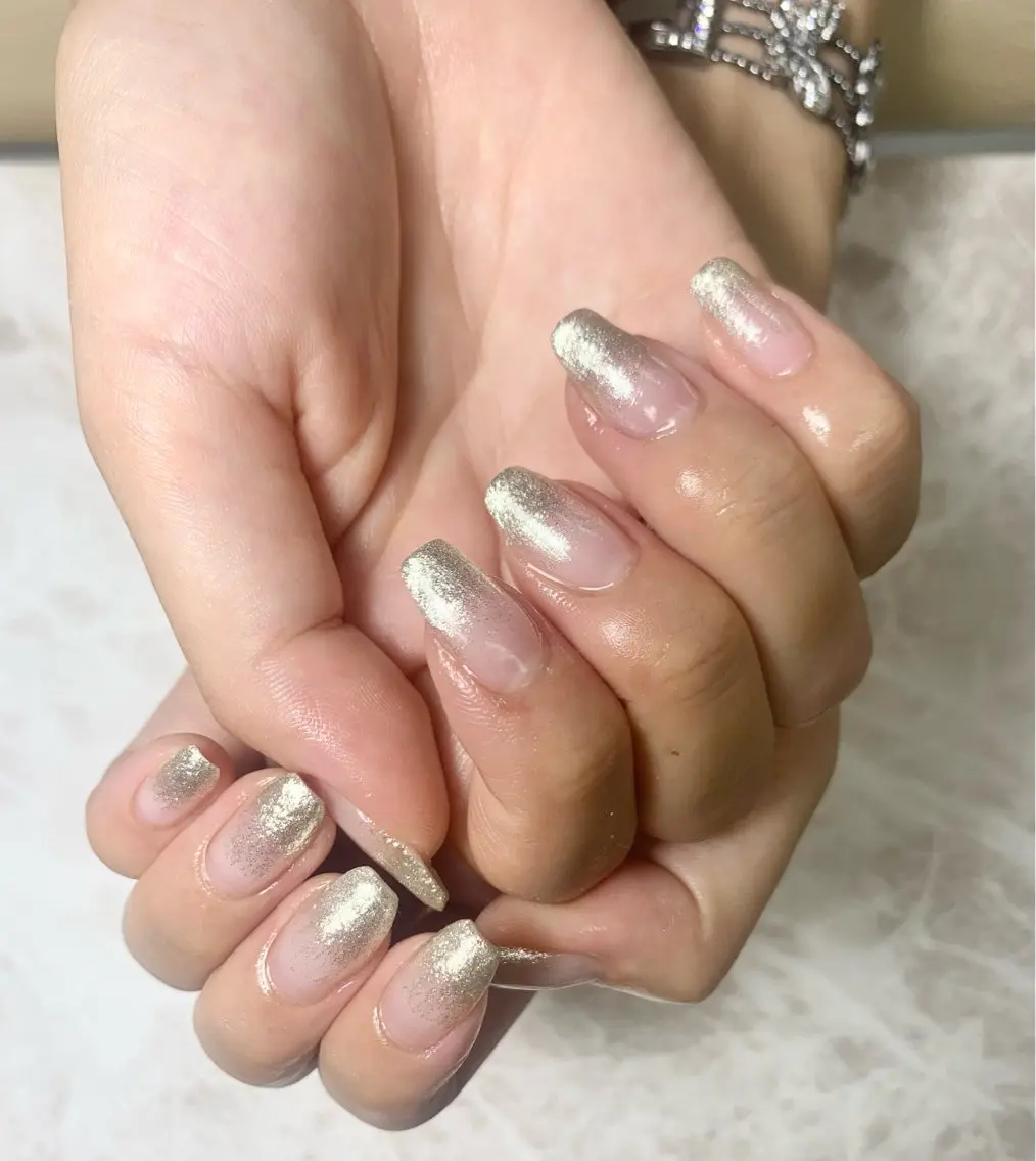 ネイル グラデーション ラメ(グリッター) ラメグラデーション シルバー PINO 安田のネイルデザイン