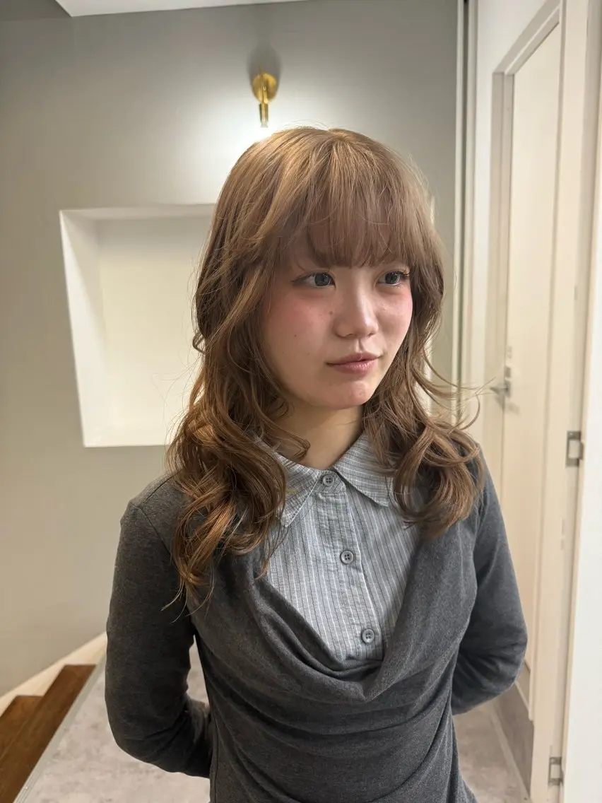 セミロング カット ヘアカラー 小倉 結衣のヘアスタイル