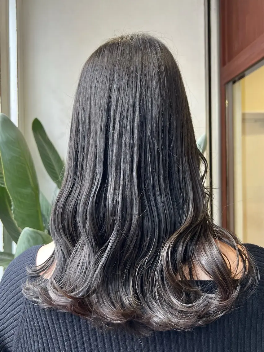 ロング カラー ヘアカラー トリートメント ヘッドスパ ブリーチカラー🦖 岡部木乃夏のヘアスタイル