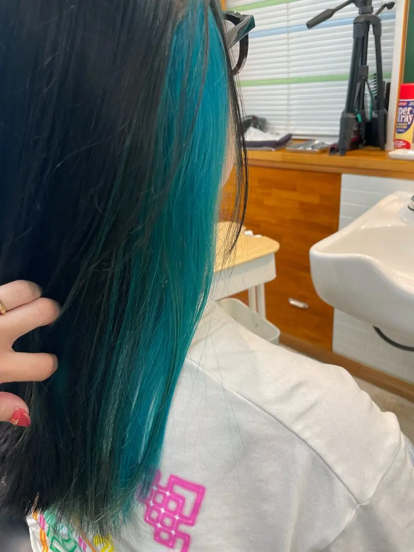 セミロング カラー ブリーチ インナーカラー 通い続けられるサロン ママ美容師　明日香のヘアスタイル