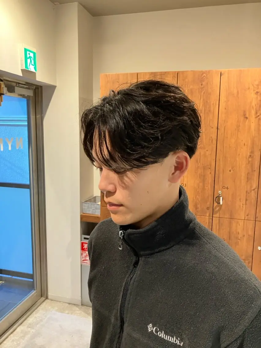 パーマ メンズ フェザーパーマ メンズパーマ カット パーマ ✂️メンズ センターパート✨陽気のヘアスタイル