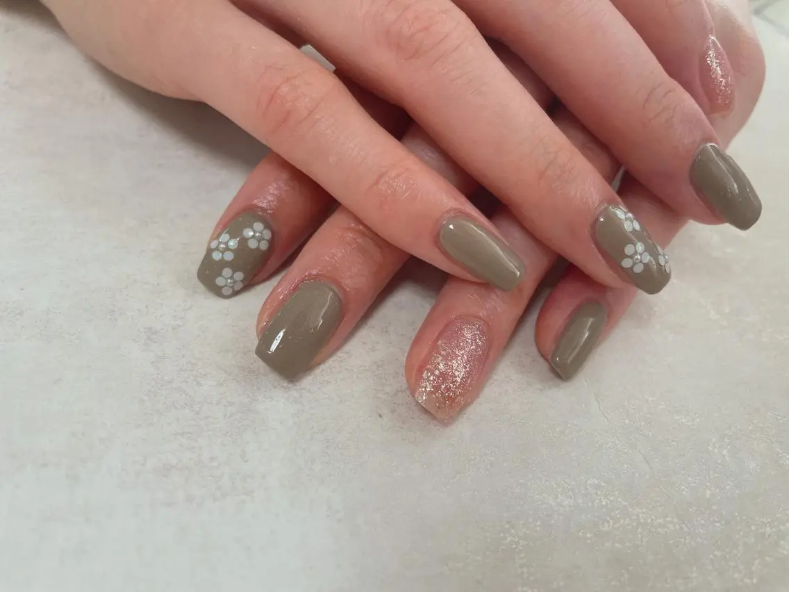 ネイル オーロラネイル フラワーネイル フットネイル フレンチネイル ジェルネイル mogunail &blowのネイルデザイン