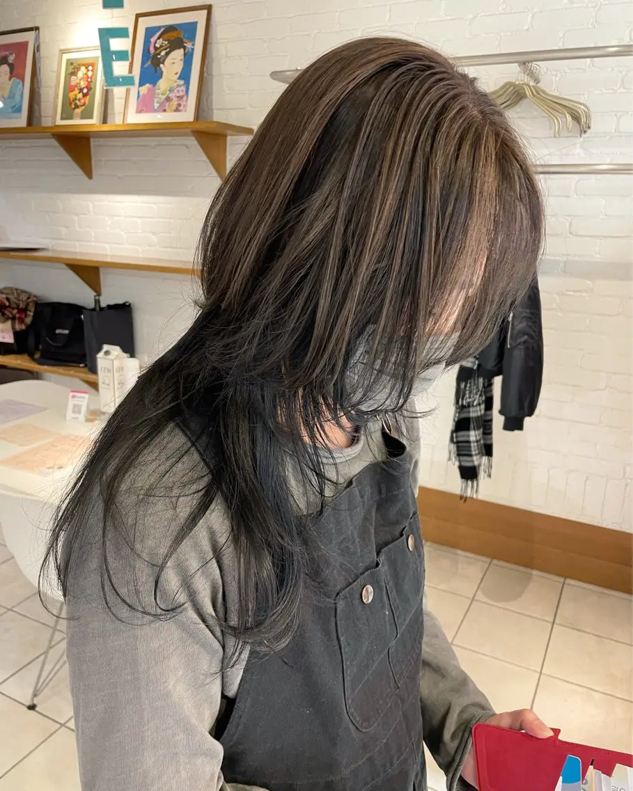 ロング ハイレイヤー レイヤーカット 🌟デザインカラー 🌟コノミ🌟のヘアスタイル