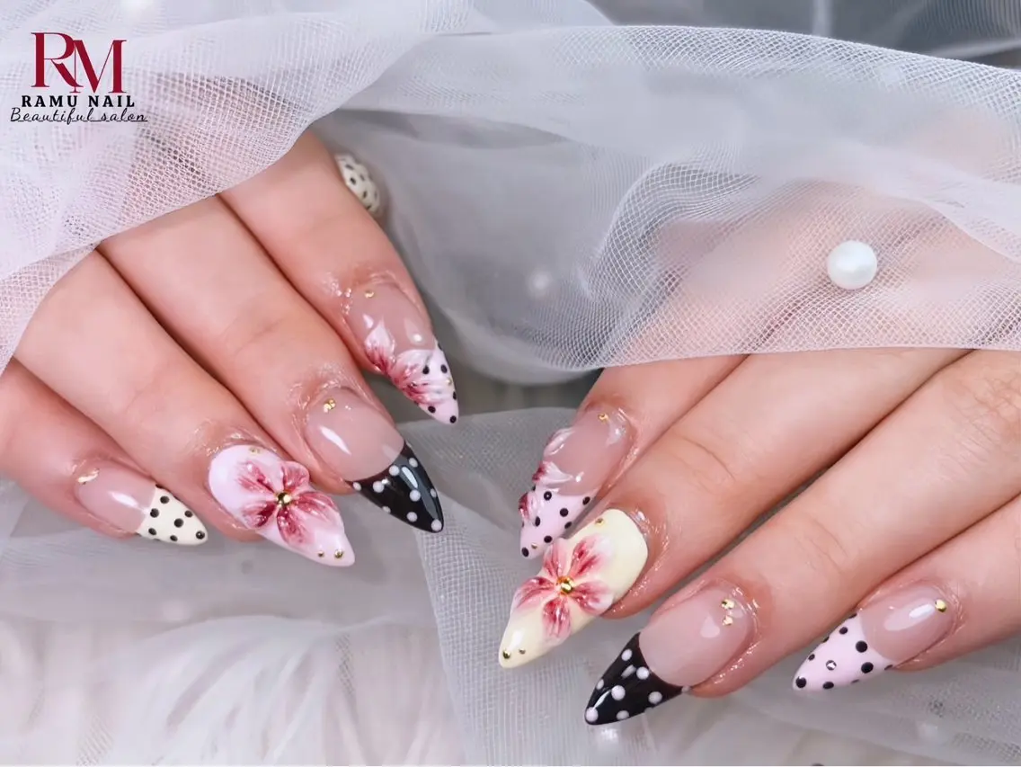 ネイル キラキラネイル マグネットネイル ミラーネイル ピンク 夏ネイル ハンドネイル RAMU Nail 恵比寿店のネイルデザイン