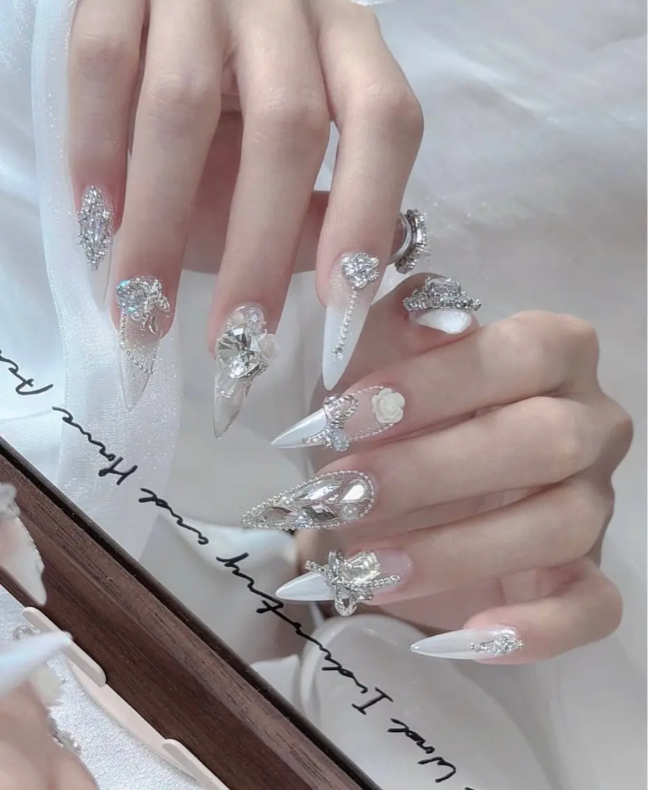 ネイル アートネイル ボルドー フレンチネイル ジェルネイル 氷ネイル・うるうるネイル ハンドネイル Julie NailSalonのネイルデザイン