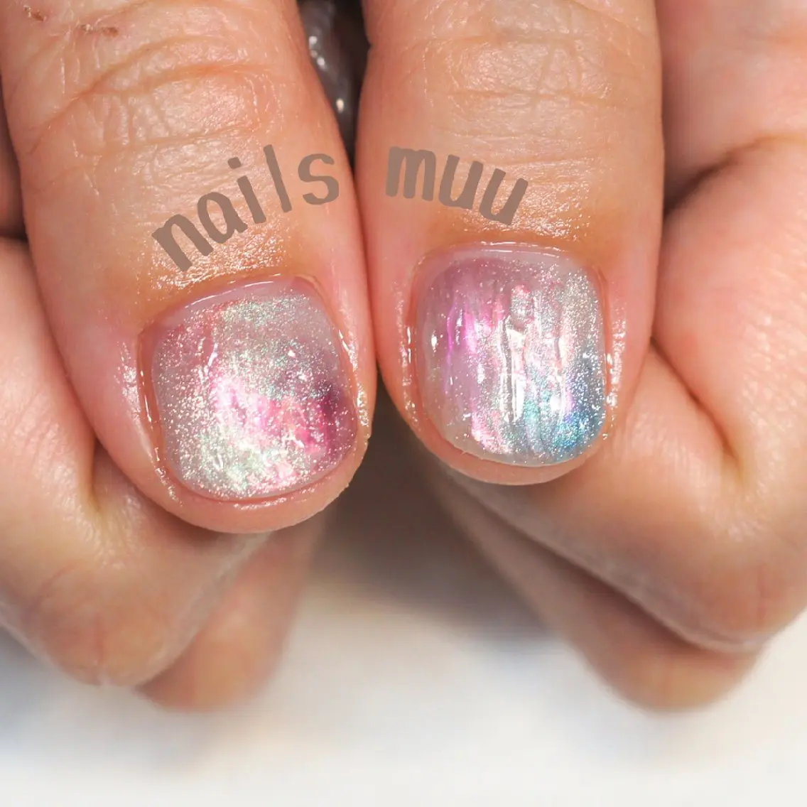 ネイル オーロラネイル ブルー キラキラネイル ニュアンスネイル ショートネイル nails muu まゆのネイルデザイン