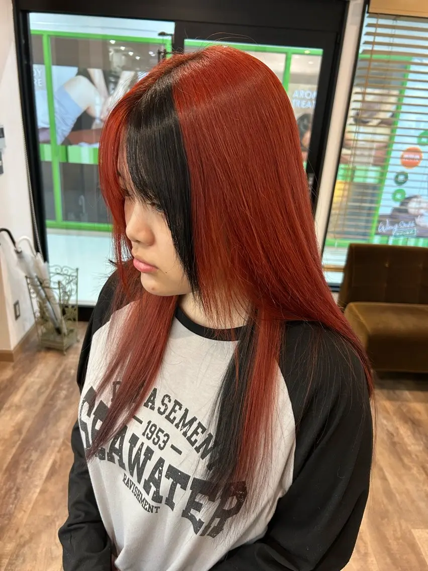 ロング カラー ブリーチ デザインカラー ヘアカラー 穐山 翔也のヘアスタイル