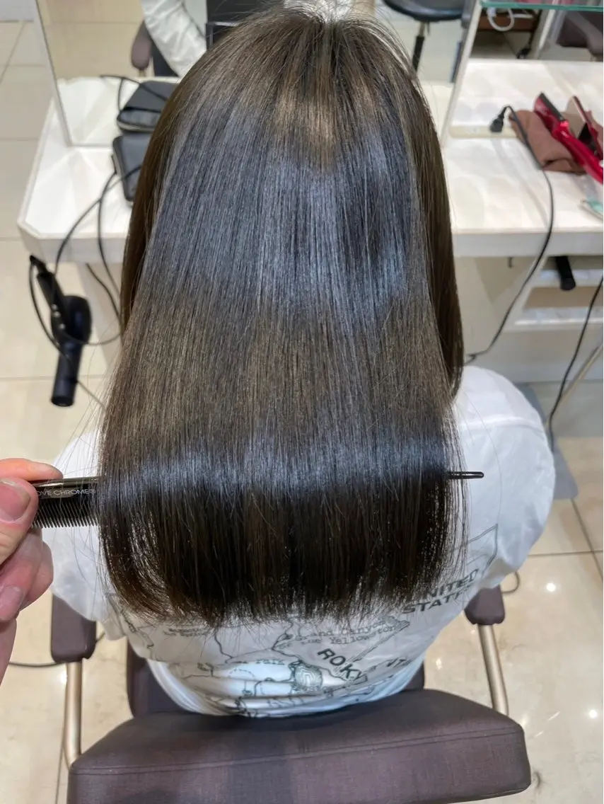 セミロング カット 縮毛矯正 艶髪カラー/髪質改善 細貝 舞利のヘアスタイル