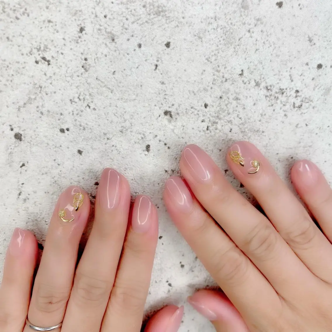 ミディアム カラー パーマ ヘアアレンジ メンズ キッズ ネイル マツエク・マツパ グラデーションカラー ゴールド グラデーション 夏ネイル Salon Ｋのネイルデザイン