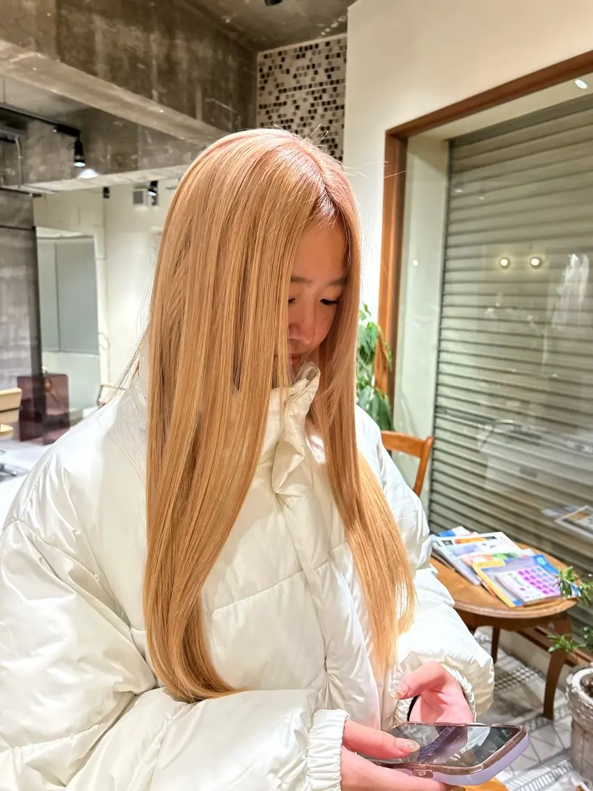 カラー ハイトーンカラー 川田 愛美のヘアスタイル