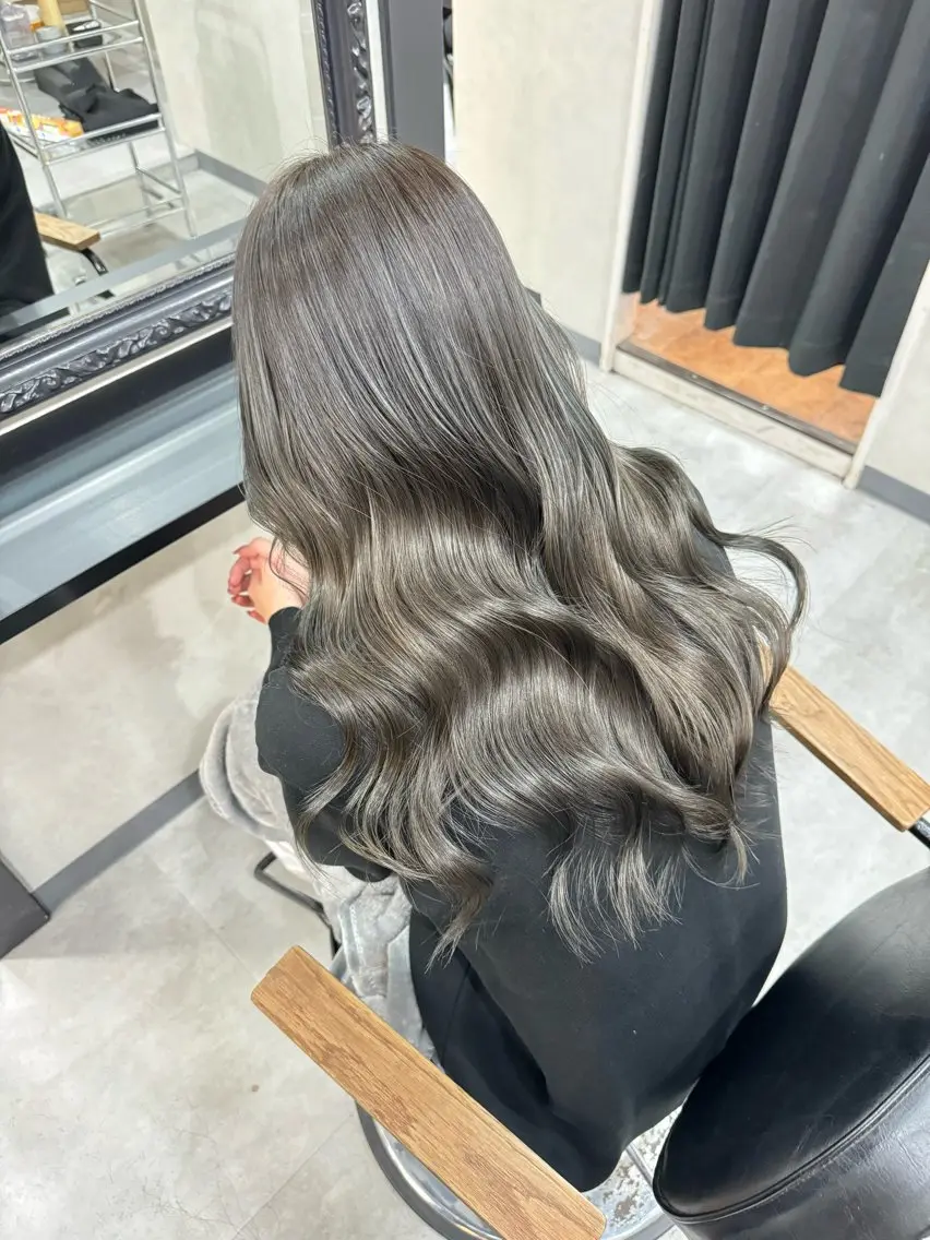 ロング 似合わせカット カット ヘアカラー トリートメント 井本翔太.髪質改善. ベージュ.グレージュのヘアスタイル