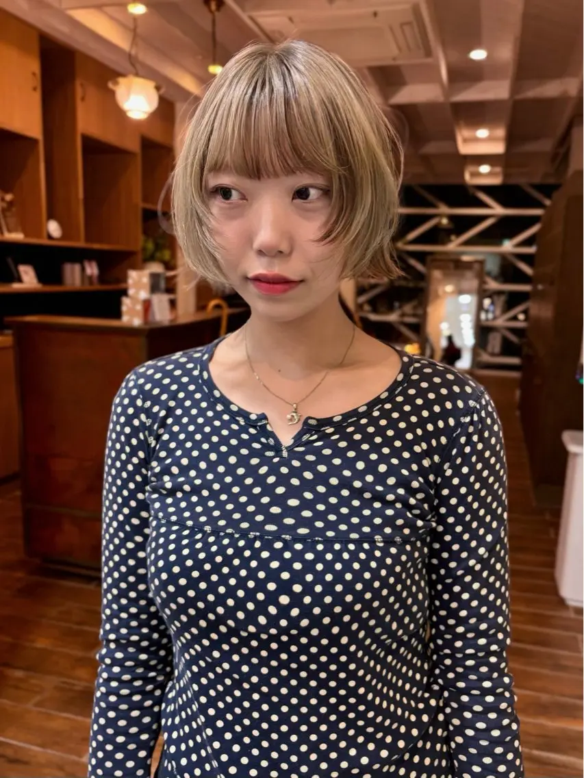 ショート カラー ボブ 顔まわりレイヤー レイヤーカット カット ヘアカラー ハイトーン/デザイン カラー/るいのヘアスタイル