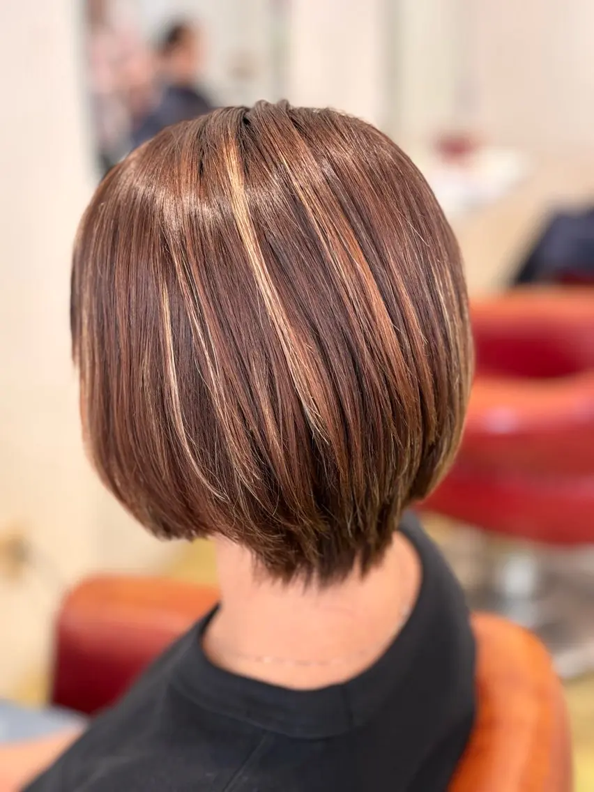 ショート カラー 前下がりボブ ショートボブ ハイライトカラー ボブ ハイライト カット ヘアカラー stella KOKONEのヘアスタイル