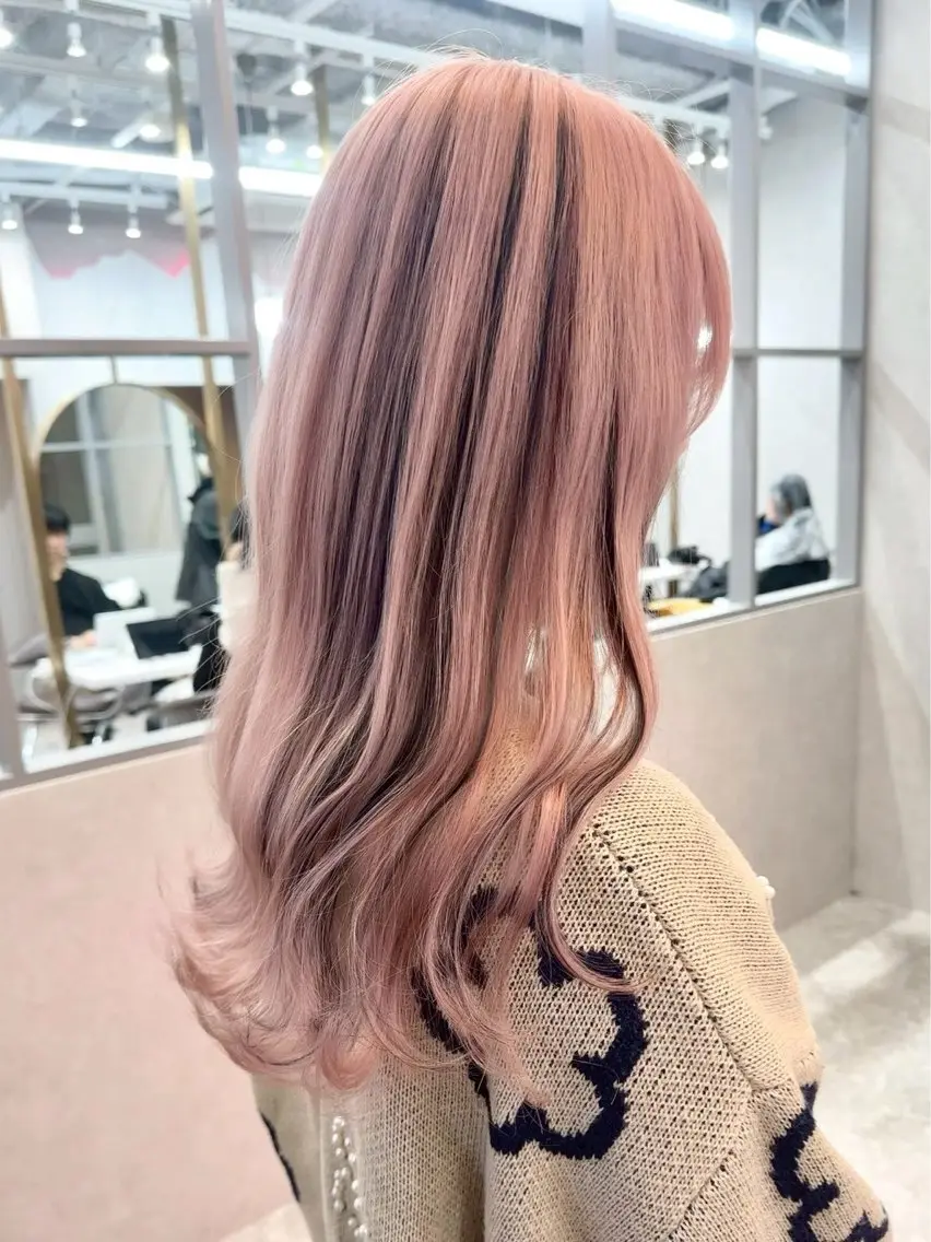 セミロング カラー Lond Le'a /ハイトーンカラーのヘアスタイル