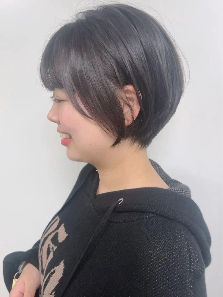 ショート 丸みショート ショートヘア 松岡彩華 ボブ /グレージュのヘアスタイル