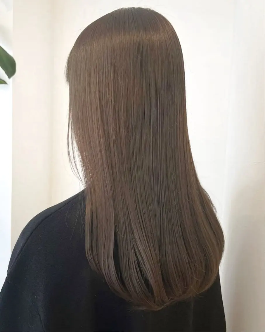 ミディアム カラー 成岡 愛美のヘアスタイル