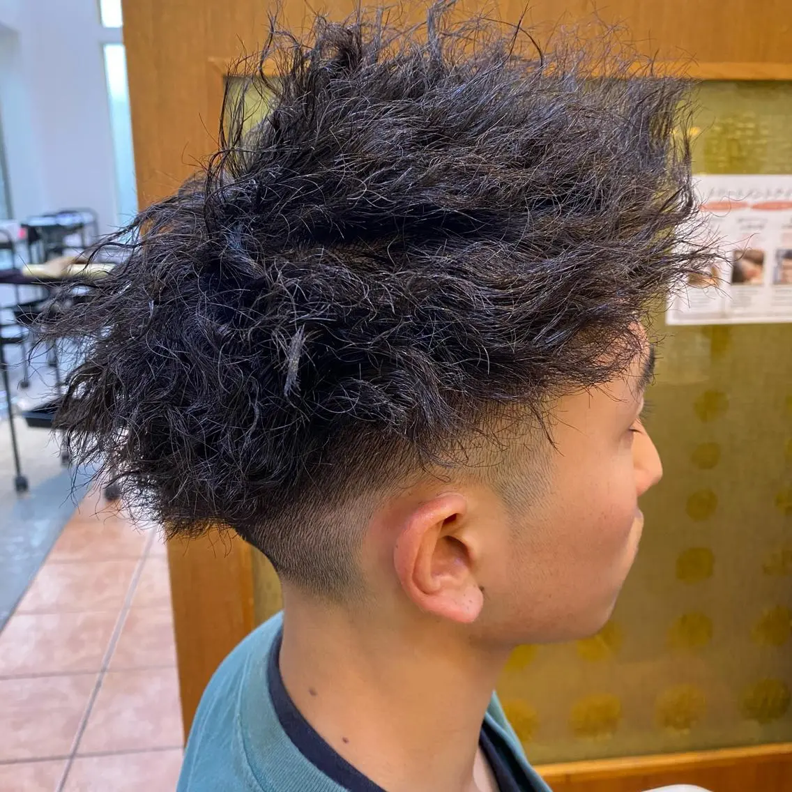 ショート パーマ メンズ フェードカット メンズパーマ メンズツイストパーマ ツイストパーマ カット ヘアカラー ヘッドスパ メンズ/韓国レイヤー /透明感カラー那須野のヘアスタイル