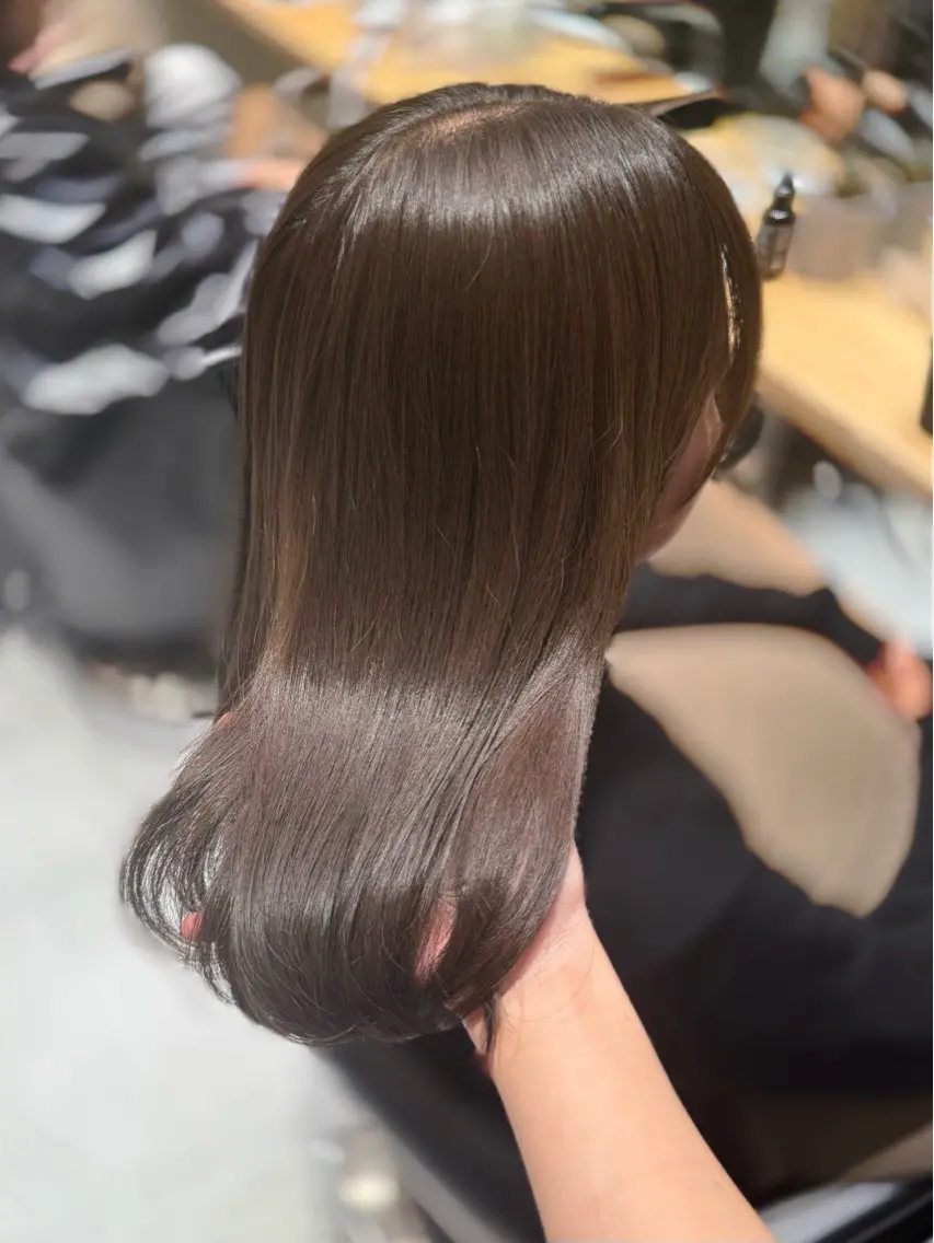 セミロング カラー トリートメント ヘッドスパ ヘアセット ミオ💎ショート 透ける暗髪のヘアスタイル