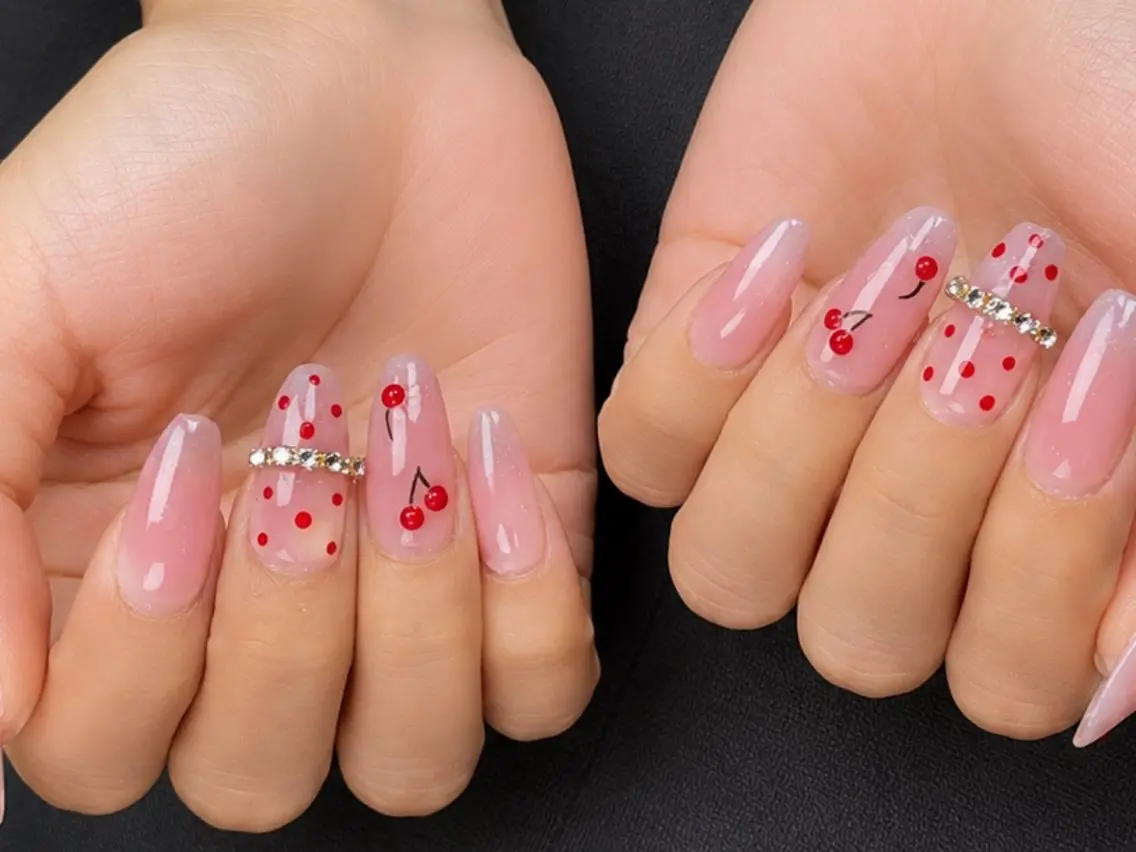 ネイル ドット ジェルネイル ガーリー キラキラネイル 韓国ネイル ハンドネイル 高山ルコ(NAIL) 店長のネイルデザイン