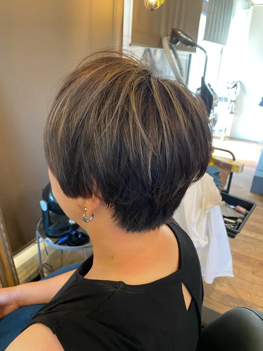ショート ショートボブ ボブ ハイライト ショートヘア 吉川 眞之亮のヘアスタイル