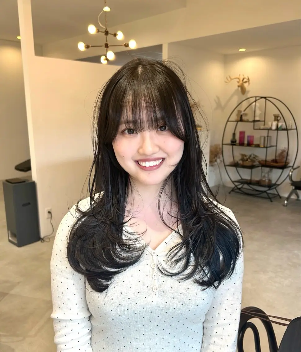 セミロング 顔まわりレイヤー 顔周りカット レイヤーカット 鳥居 愛子のヘアスタイル